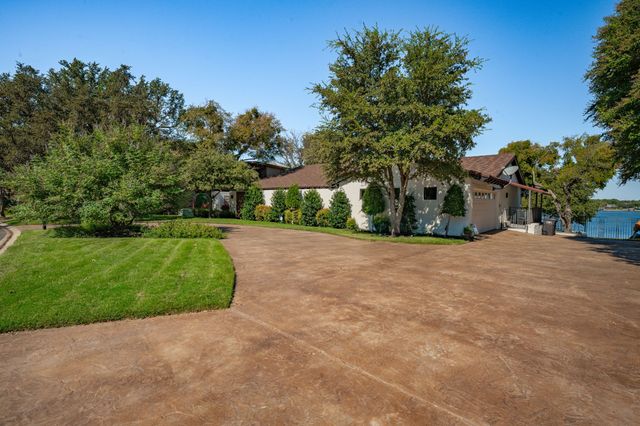 7900 Skylake Drive, Fort Worth, TX 76179