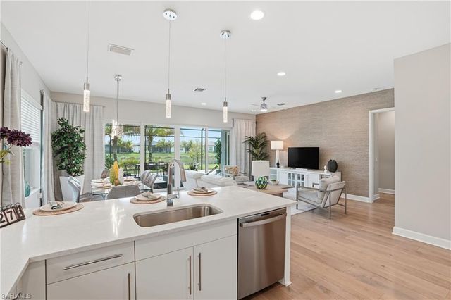 11394 Jacaranda DR, Naples, FL 34120