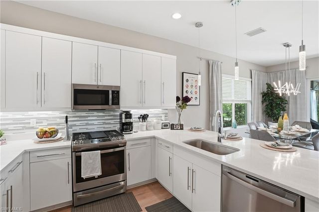 11394 Jacaranda DR, Naples, FL 34120