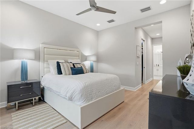 11394 Jacaranda DR, Naples, FL 34120