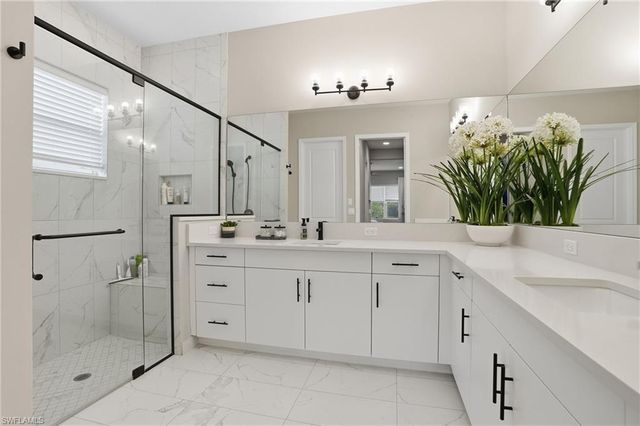 11394 Jacaranda DR, Naples, FL 34120