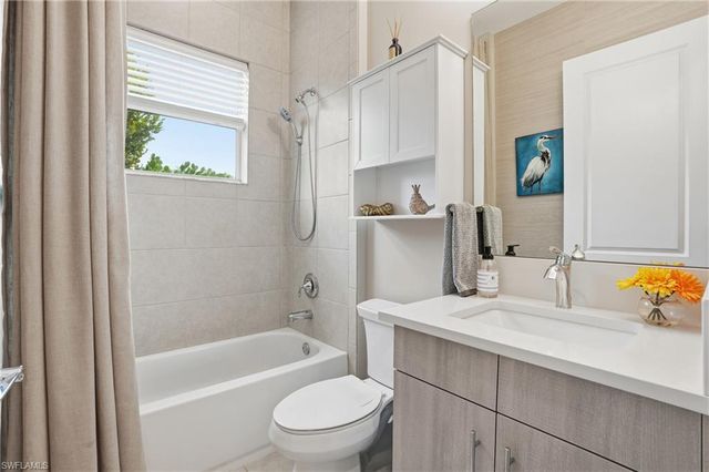 11394 Jacaranda DR, Naples, FL 34120