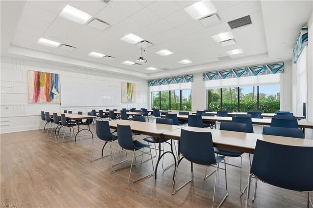 11394 Jacaranda DR, Naples, FL 34120