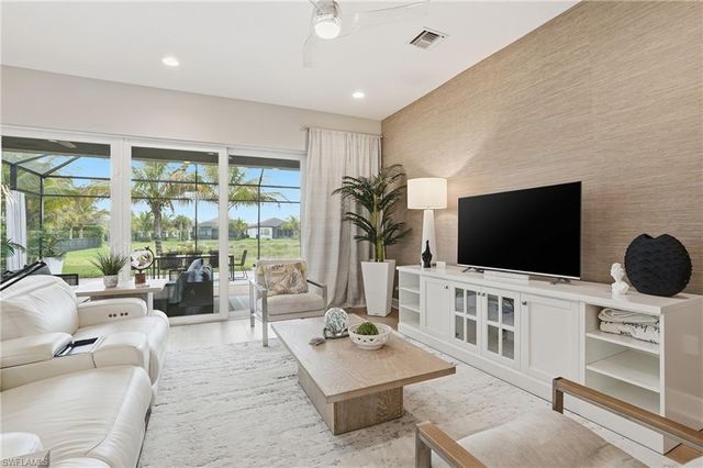 11394 Jacaranda DR, Naples, FL 34120