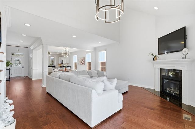 1742 Waterleaf Dr, Franklin Park, PA 15143