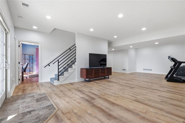 1742 Waterleaf Dr, Franklin Park, PA 15143