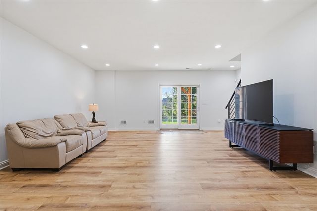 1742 Waterleaf Dr, Franklin Park, PA 15143