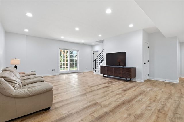 1742 Waterleaf Dr, Franklin Park, PA 15143