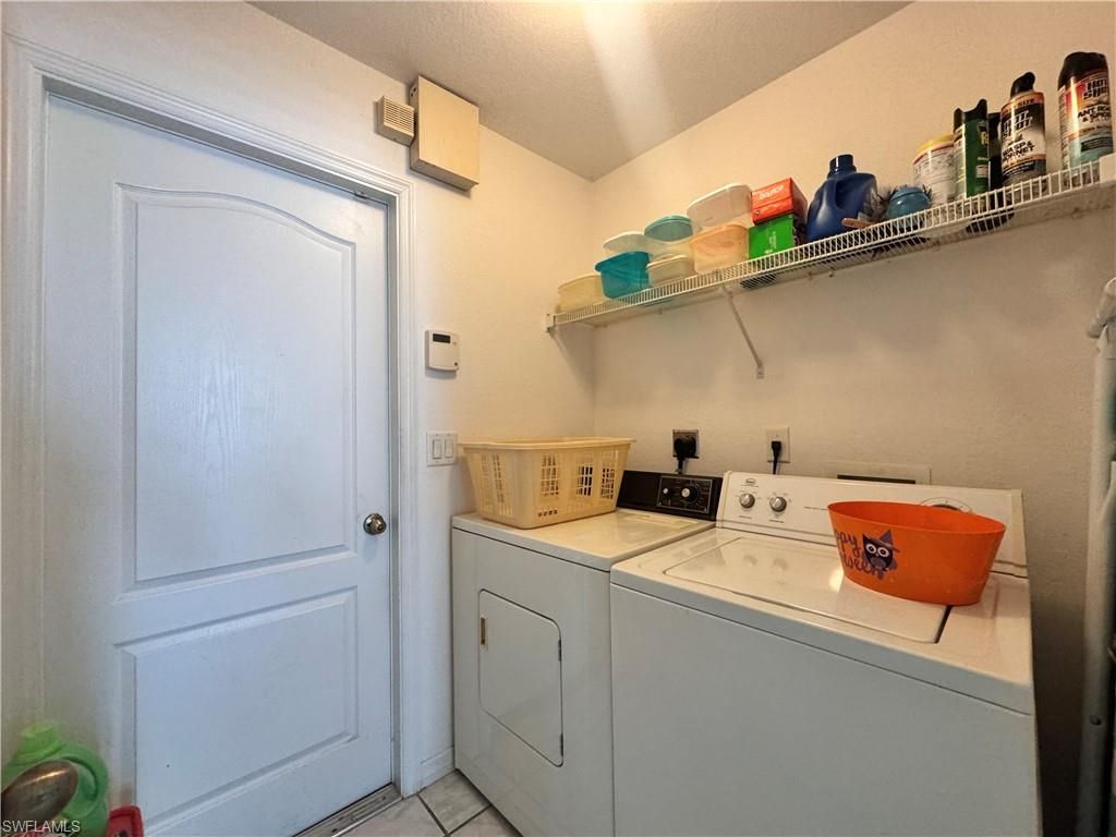 Image 10 of property listing at 1118 SE 5th PL, Cape Coral, FL 33990