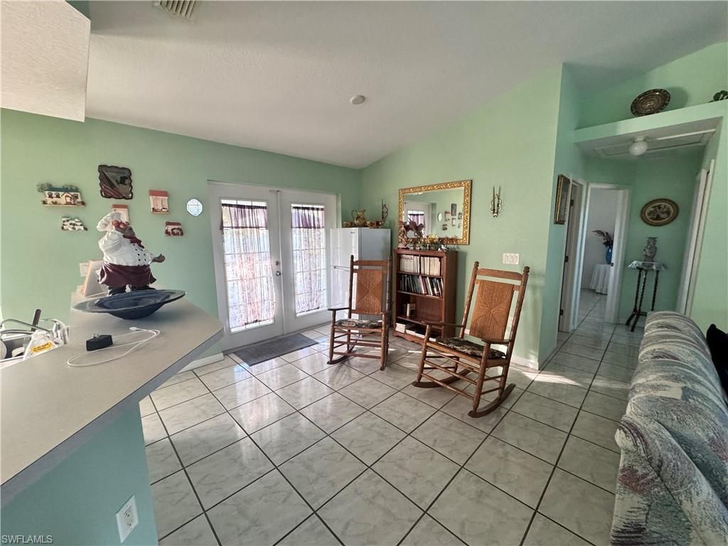 Image 13 of property listing at 1118 SE 5th PL, Cape Coral, FL 33990