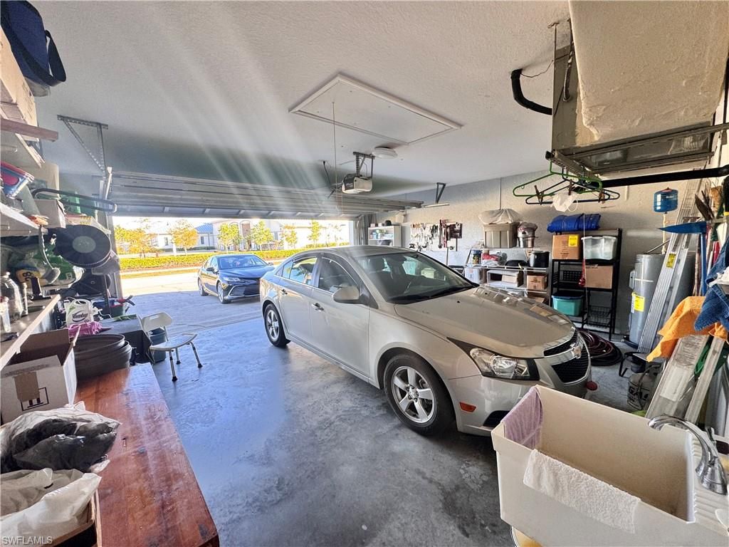 Image 14 of property listing at 1118 SE 5th PL, Cape Coral, FL 33990