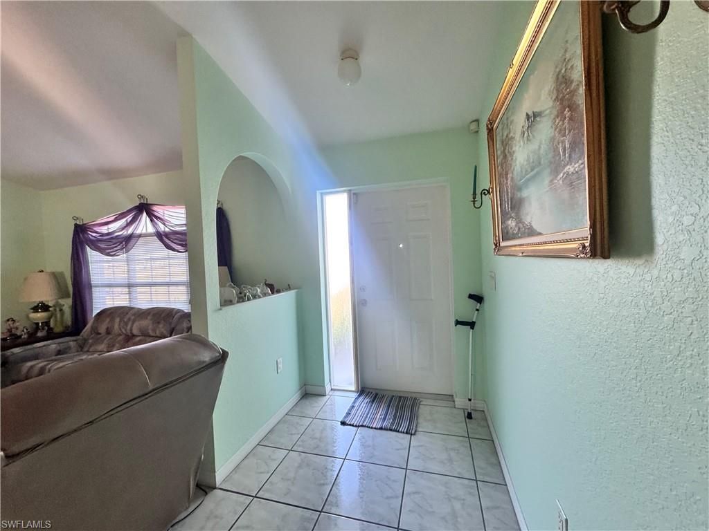 Image 18 of property listing at 1118 SE 5th PL, Cape Coral, FL 33990