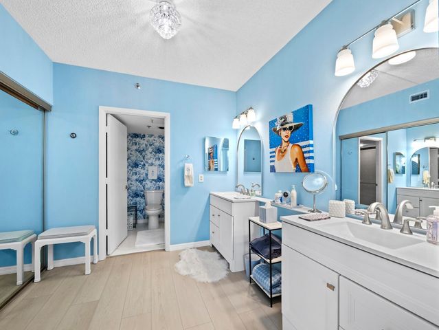 1075 GULF OF MEXICO DRIVE 205, Longboat Key, FL 34228