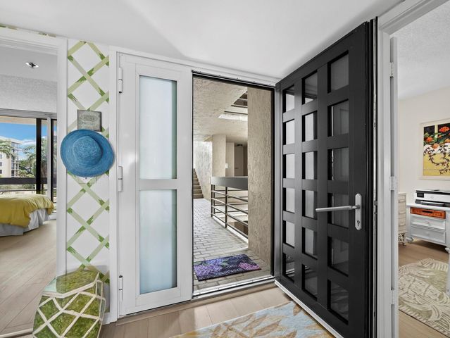 1075 GULF OF MEXICO DRIVE 205, Longboat Key, FL 34228