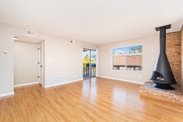 6165 Knoll Wood Court 302, Willowbrook, IL 60527