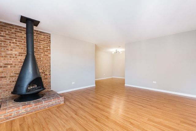 6165 Knoll Wood Court 302, Willowbrook, IL 60527