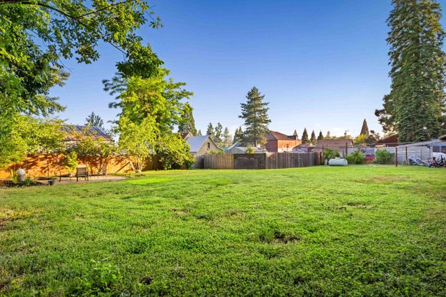 24662 Harrison St, Foresthill, CA 95631