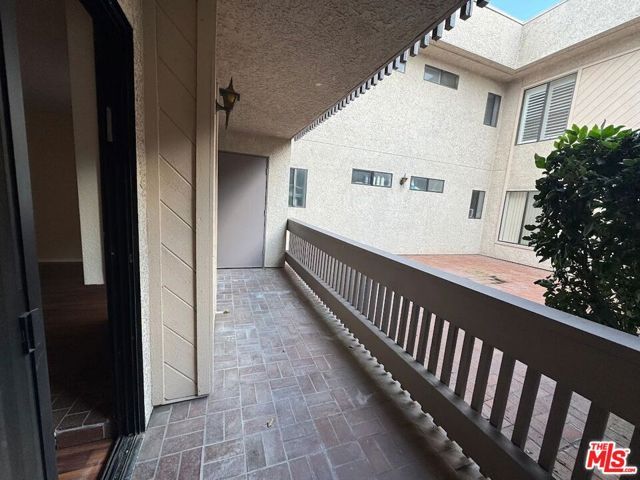 15215 Magnolia Boulevard 110, Sherman Oaks, CA 91403