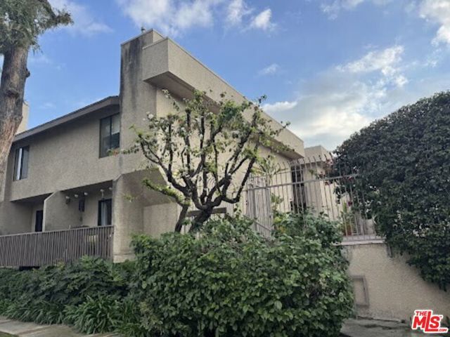 15215 Magnolia Boulevard 110, Sherman Oaks, CA 91403