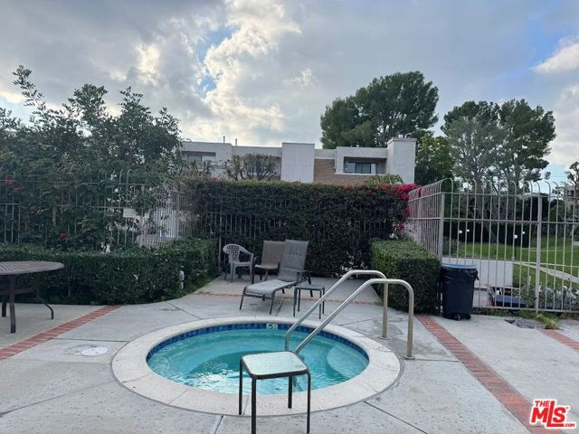 15215 Magnolia Boulevard 110, Sherman Oaks, CA 91403