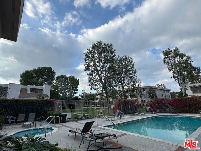 15215 Magnolia Boulevard 110, Sherman Oaks, CA 91403