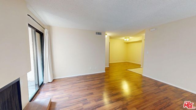 15215 Magnolia Boulevard 110, Sherman Oaks, CA 91403