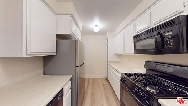 15215 Magnolia Boulevard 110, Sherman Oaks, CA 91403