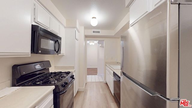 15215 Magnolia Boulevard 110, Sherman Oaks, CA 91403