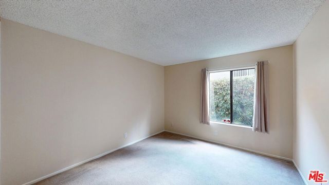 15215 Magnolia Boulevard 110, Sherman Oaks, CA 91403