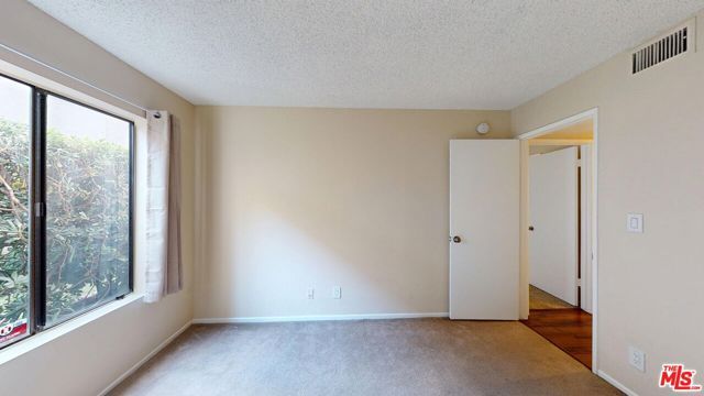 15215 Magnolia Boulevard 110, Sherman Oaks, CA 91403