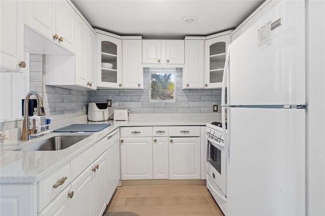 11 N Shore Street, Warwick, RI 02889