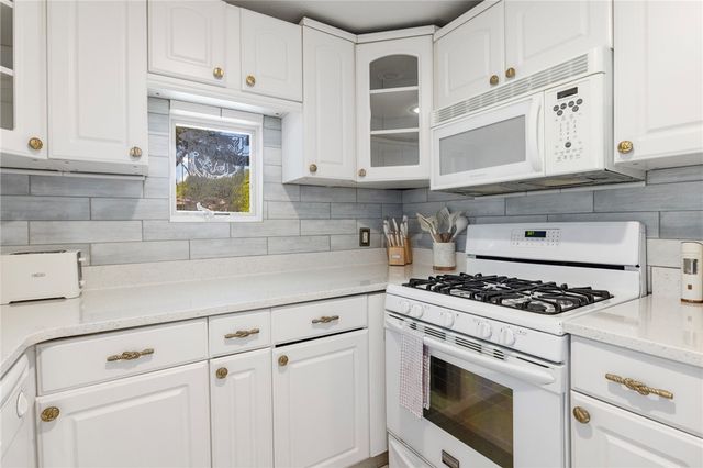 11 N Shore Street, Warwick, RI 02889