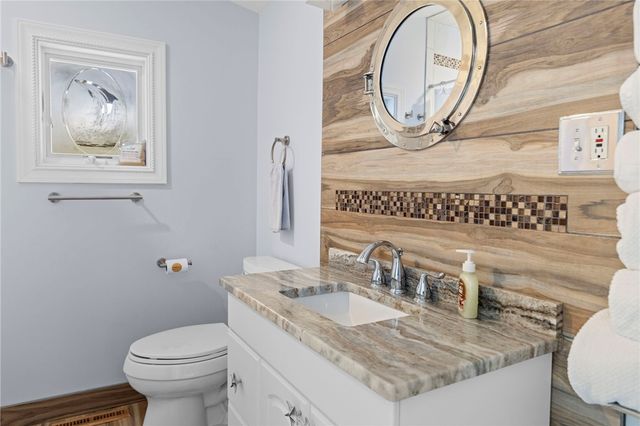 11 N Shore Street, Warwick, RI 02889