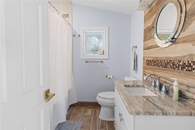 11 N Shore Street, Warwick, RI 02889