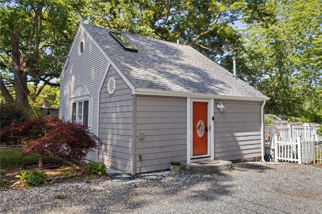 11 N Shore Street, Warwick, RI 02889