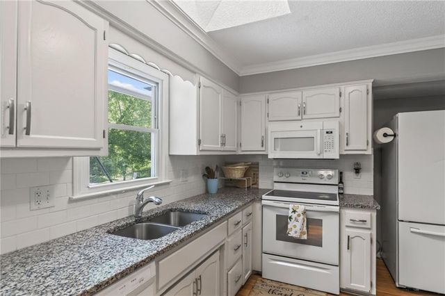 8019 N Brooklyn Avenue, Kansas City, MO 64118