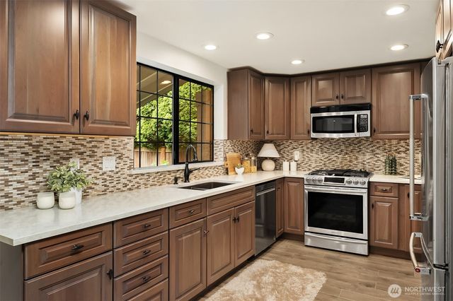 524 7th Ave, Kirkland, WA 98033