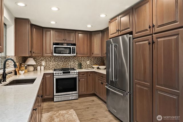 524 7th Ave, Kirkland, WA 98033