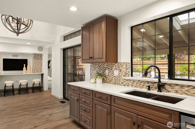 524 7th Ave, Kirkland, WA 98033