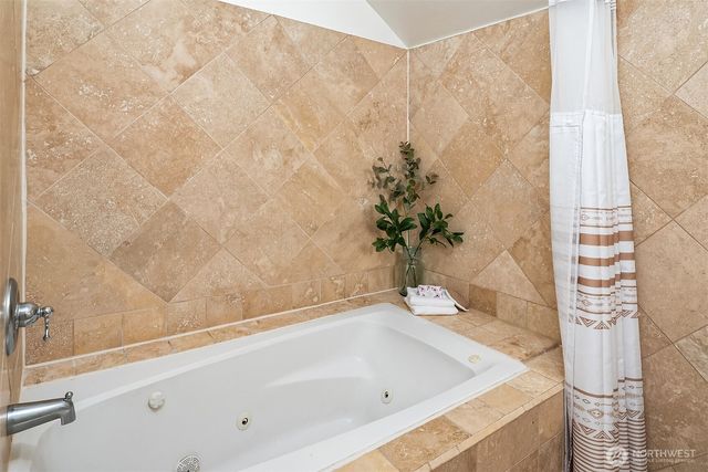 524 7th Ave, Kirkland, WA 98033