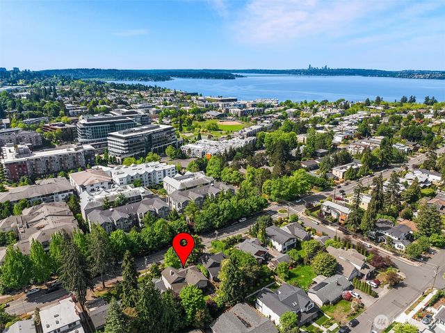 524 7th Ave, Kirkland, WA 98033