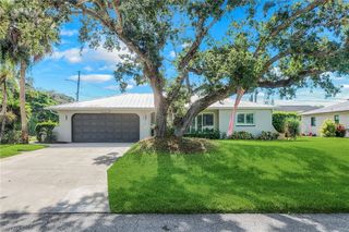 27984 Carl CIR, Bonita Springs, FL 34135