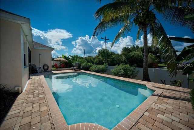 6614 64TH, Bradenton, FL 34203