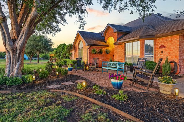 981 County Road 4918, Trenton, TX 75490