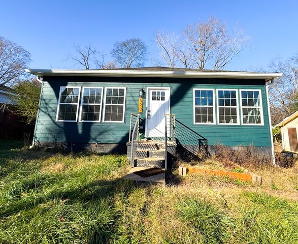 828 Gracey Ave, Clarksville, TN 37040