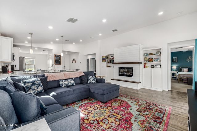 12312 W PALMAIRE Avenue, Glendale, AZ 85307