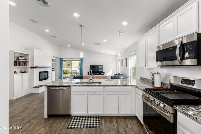 12312 W PALMAIRE Avenue, Glendale, AZ 85307