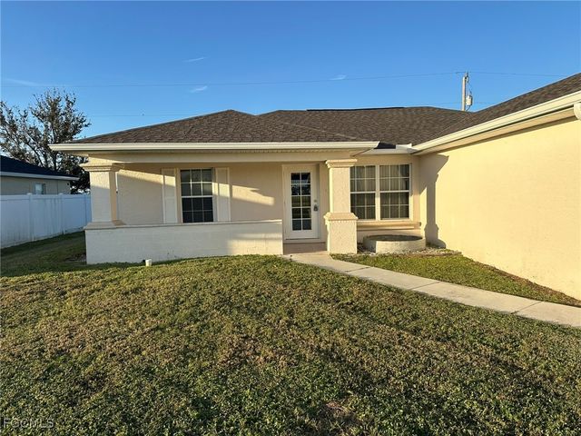 2207 NE 15th LN, Cape Coral, FL 33909
