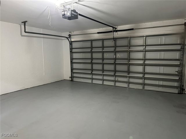 2207 NE 15th LN, Cape Coral, FL 33909