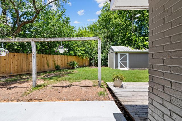 510 Brandywyne Drive, Friendswood, TX 77546